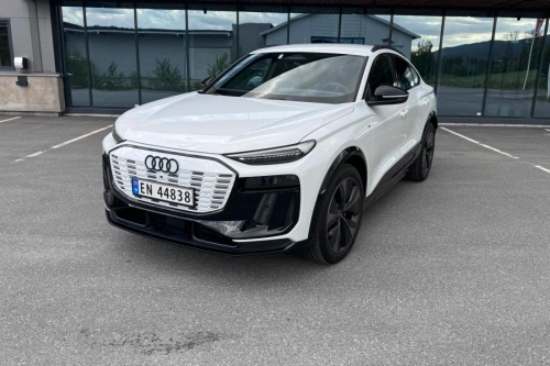 Audi Q4 e-tron: Fra «kunne ikke vært mer fornøyd» til «kjøper ikke Audi igjen»