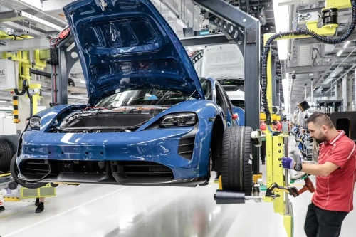 Porsche stopper Taycan-produksjonen: lager av usolgte biler svulmer over