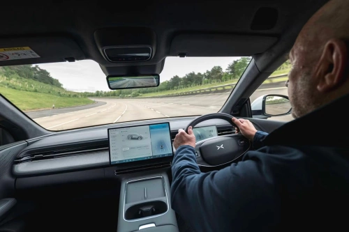 Xpeng G6 kjørte 1000 kilometer på drøye åtte timer – med lading