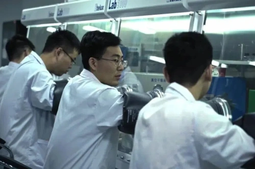 Dongfeng planlegger masseproduksjon av faststate-batterier i 2026