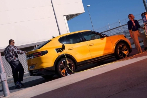 Ford åpner over én million ladestasjoner i Europa – via én app