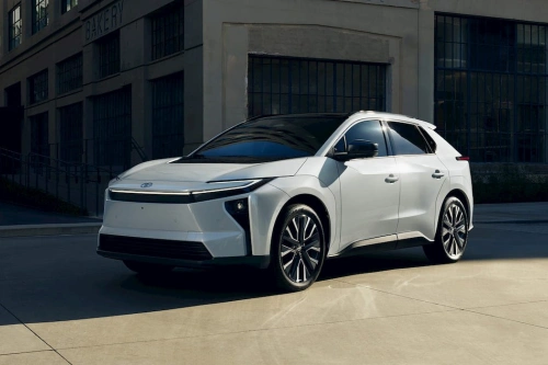 Toyota tilbakekaller nær 21 000 elbiler – Lexus og Subaru rammes også