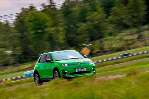 Renault 4 og 5 får kraftigere motor, lengre rekkevidde og ny batteriteknologi