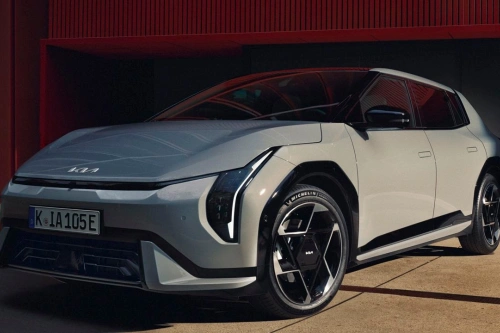 Kia EV4 får firehjulsdrift og 265 hk – lansert i Tyskland med 550 km rekkevidde