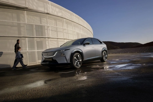Mazda CX-6e kommer til Europa i sommer – her er prisen og spesifikasjonene
