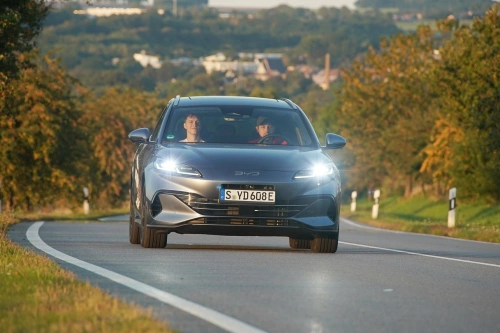 BYD og Tesla deler europatronen: begge på 2,4 prosent etter første halvår
