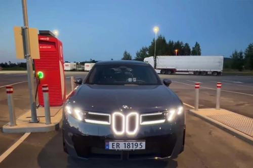 BMW iX3 ladet i 15 minutter og kjørte ut på motorveien — her er spesifikasjonene bak utfordringen