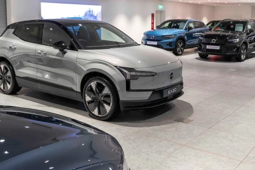 Britiske EX30-eiere truer med søksmål mot Volvo etter langvarig batteritilbakekalling