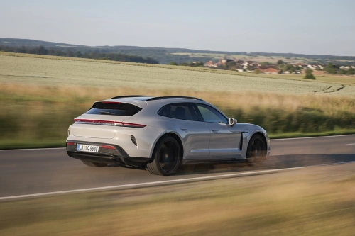 Porsche skal visstnok nedprioritere elbilprosjekter – Taycans framtid usikker