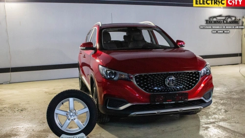 MG ZS EV Luxury , Glasstak