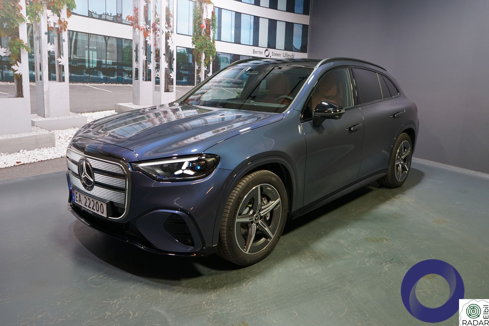MERCEDES-BENZ GLC 400 4MATIC with EQ Te AMG Line Premium / mye utstyr !