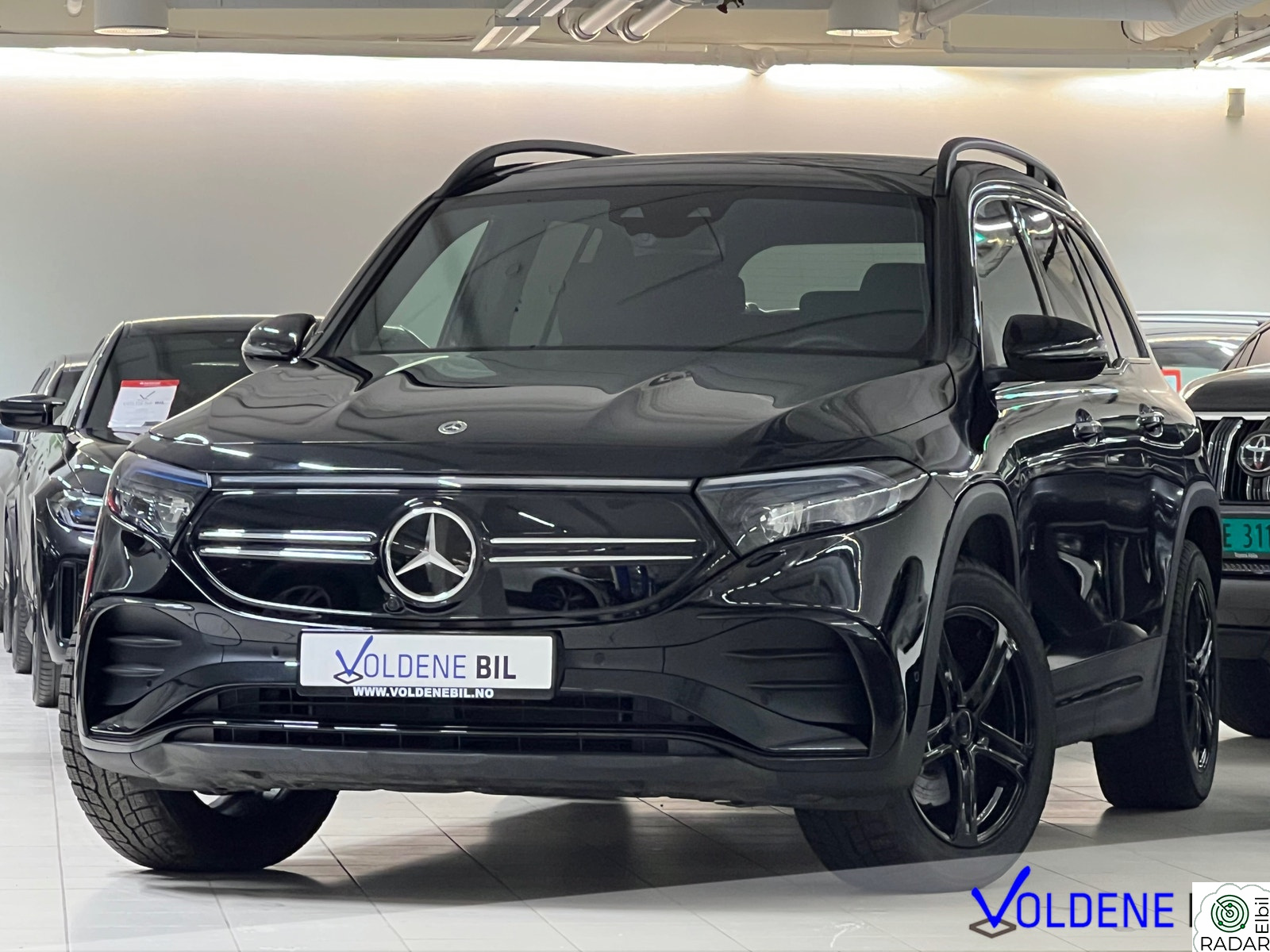 MERCEDES-BENZ EQB 300 4MATIC 300 4MATIC 7s // AMG-PANORAMA-NIGHT PACK-ACC-HUD-LED
